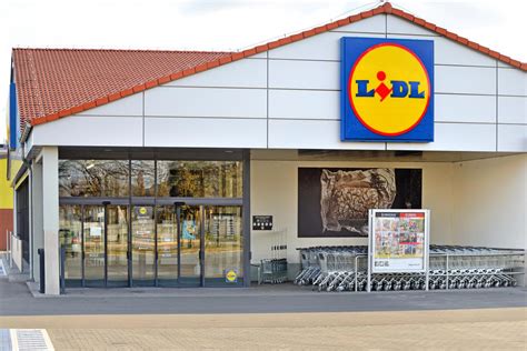 Lidl : vous pourrez bientôt payer vos courses avec vos titres .